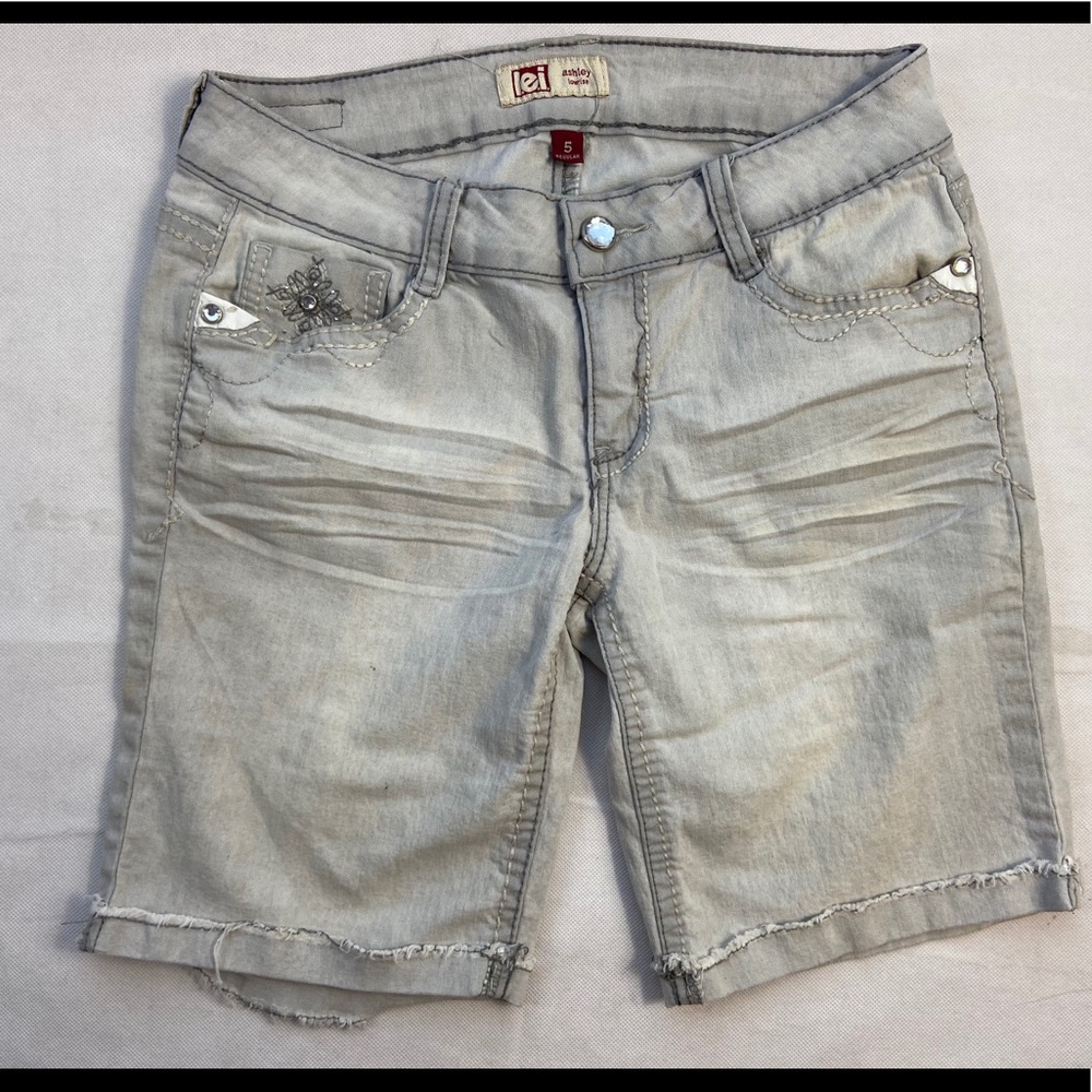 L.E.I Shorts above the knee bedazzled gray jeans 5